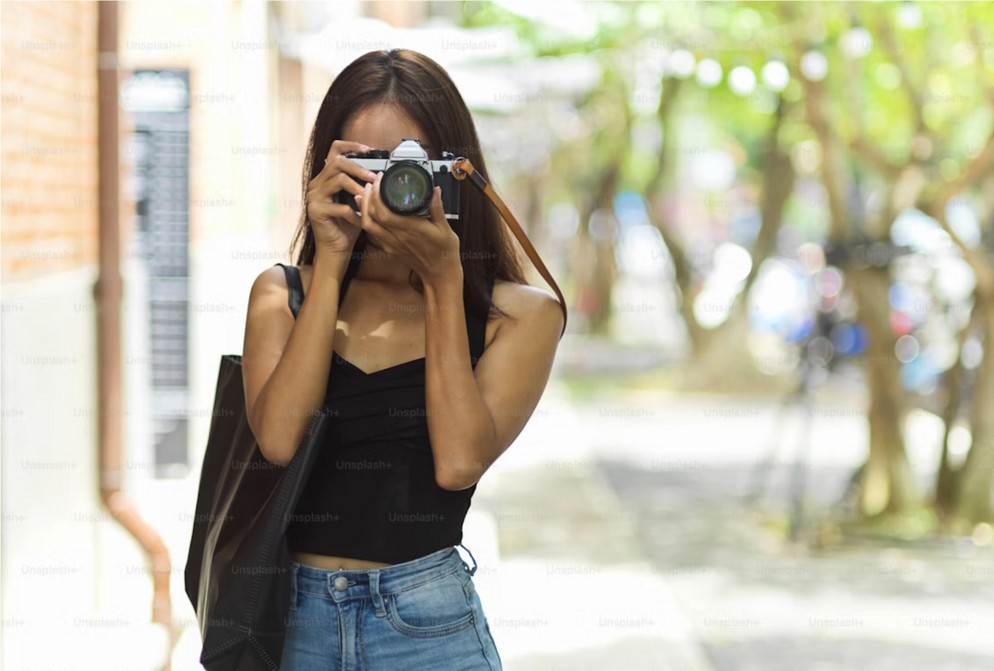 girl with camera